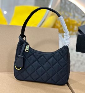 Designer Canvas Handväska Klassisk Triangel etikett Axelväskor Lyxig märkesväska Dam Bankett Shopping Bröllop Lleisure Affärspaket Crossbody-väska 2022 Hot