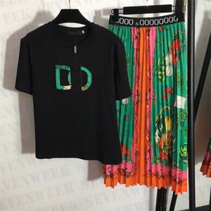 Moda Casual Vestido de Duas Peças Feminino Designer T Shirts Tees Cintura Alta Saias Plissadas Conjuntos Summer Vacation Tshirt