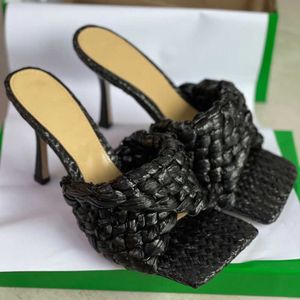 Kobiety rozciągają płaskie sandały intrecciato raffii muły slajdy wydłużone kwadratowe palce 9 cmhigh obcasy prawdziwe skórzane kapcie najwyższą jakość z pudełkiem 313