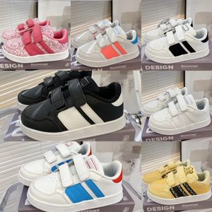 Barnskal tå designer småbarnsko casual sneaker barn svarta vita tränare flickor baby barn ungdom spädbarn krok loop utomhus sportskor m5tf#