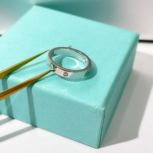 Designer läuten Luxurys Paar jüdely Mode Männer- und Frauen klassischer Brief Diamant Ringe 2 Stile Jubiläum Geschenk Silber Gold Vielseitiger Stil sehr schön