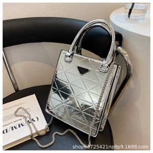 Venda de fábrica de bolsas venda feminina saco de moda feminina laser patente couro diamante mini -cadeia msenger