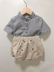 Set di abbigliamento Boutique per bambini Camicia a righe in cotone per neonato autunnale spagnolo e set corto in cotone e lino, comodo e traspirante