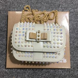 Luxury Small Bag Designer Handväskor Högkvalitativa röda märkesvaror äkta lädermodeväska Rivet Chain Crossbody för kvinnor axel B2418