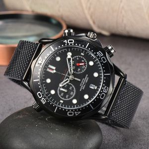 2022 New Style Luxury Mens Watches Quartz Watch High Quality Top Brand Designer Clock Steel Belt Men Fashion Accessories Holiday Gifts 04