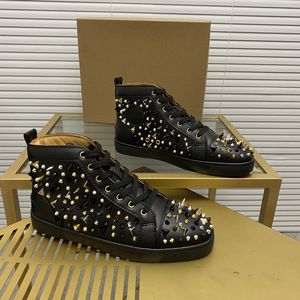 Toppmens Stylish Studded Shoes Handgjorda riktiga läderdesigner Rock Style Unisex Red Soles Shoes Luxury Fashion Womens Diamond Incrusted Casual Shoe 00072