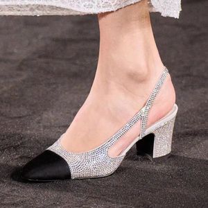 Tasarımcı Elbise Ayakkabı Moda Tasarımcıları Sandalet Renkli Slingbacks ile Rhinestone Chunky Topuk Sque Toes Sandal 6.5cm Yüksek Terlik koyun derisi kadın Ayakkabı
