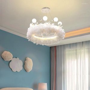 Hängslampor modern eegant vit fjäderkristall leder ljuskrona lämplig för vardagsrum sovrum matsal kreativ hemdekoration