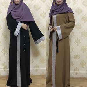 Fábrica de roupas étnicas Direct F803 vende bem Abaya Dubai Oriente Médio Turquia Muçulmana Árabe Muçulmana Com uma cinta para mostrar o estilo de emagrecimento