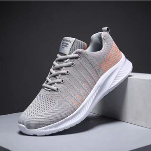 Le scarpe sportive utilizzano design e materiali scientifici e ragionevoli, possono fornire un buon supporto e stabilità. Che si tratti di sport ad alta intensità come la corsa