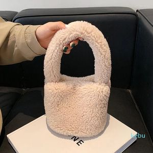 Bolsas de noite outono e inverno lã vermelha lã vegetal cesto bolsa de pelúcia fofa bolsa de balde