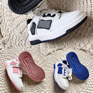 2023 Spädbarnsskeldesigner Sneakers Kids Running Shoes Edge Painted Leather Bones Applique Youth Toddler Children Boy Girl Girl