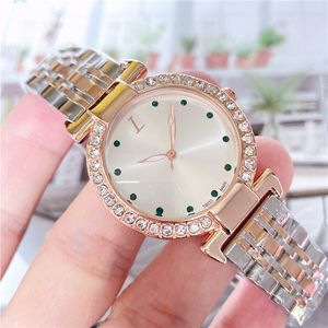 Fullt varumärkesvandringar Kvinnor Ladies Girl Crystal Style Luxury Metal Steel Band Quartz Clock L89