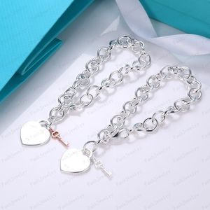 Designer hjärtformat nyckelarmband kvinnligt lyxhalsband par guldkedja hänge hals smycken presenttillbehör grossist med låda