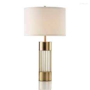 Lampade da tavolo American Modern Luxury Villa Lampada decorativa in oro Nordic Retro Camera da letto Comodino Luci da lettura a LED 110 V 220 V