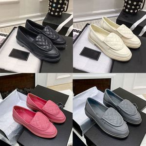 Designer loafers kvinnor casual skor mode platt loafers damplattform gummi sko svart gl￤nsande l￤der runda huvud sneakers 35-40