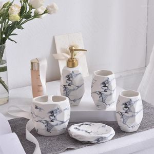 Set di accessori da bagno Bagno in ceramica europea Lavabo da cinque pezzi Lavabo da tavolo Struttura in marmo Portasapone Bottiglia di gel doccia Accessori per bagni