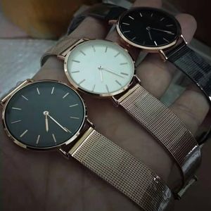 32mm 36mm 40mm 로즈 골드 골드 캐주얼 패션 쿼츠 남자 여자 Watch305w