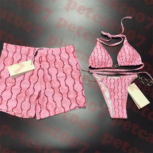 Roupa de banho para casais rosa doce com estampa de letras shorts masculinos com corrente dourada biquíni para mulheres amantes maiô de férias