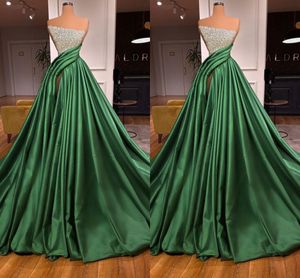 Abiti da sera eleganti verde scuro A Line Lunghezza pavimento Raso con paillettes Alto davanti Spacco da sera Festa formale Secondo ricevimento Abiti da spettacolo di compleanno Abiti da ballo