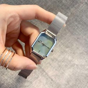 Moda Watch888 Yüksek Kaliteli Lüks Tasarım Yeni Kadınlar İzle Popüler Stil Dikdörtgen Diyal Saati Kuvars Kol saati Kadın Saat Relogio Montre Femme