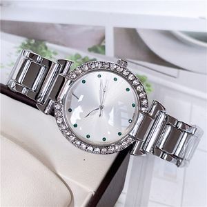 Fullt varumärkesvandringar Kvinnor Ladies Girl Crystal Style Luxury Metal Steel Band Quartz Clock L90