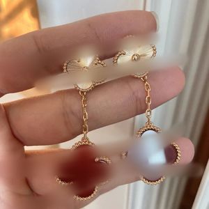 Luxury Brand Fashion Lucky Four-leaf Clover Earrings Chandelier Designer For Women Letter-V Gold Silvery Red Agate Mother-of-pearl Earring Christmas Non-fading UU