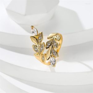 Bröllopsringar Dainty Plant Tree Leaf Ring Guldfärg Small Crystal Stone Cocktail For Women Band Luxury Engagement Smycken