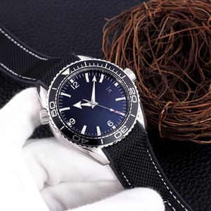 3-pin butikowy Watch Men Watch Automatyczny ruch mechaniczny Importowany diamentowy film w wodzie Crystal Mirror Luster 40M301E