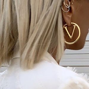 Модные серьги-кольца Роскошные дизайнерские украшения для женщин Золотые серьги-гвоздики Большой круг Мужские обручи Письмо V Шпильки Love Earings BOX Nice