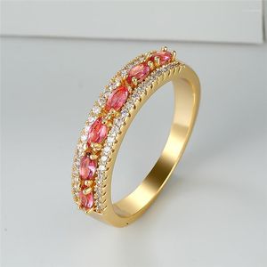 Trouwringen Rose Red Red Zirkoon Band Vintage Gold Color Bridal Jewelry Luxury Crystal Stone Engagement Ring For Women Boho Fashion