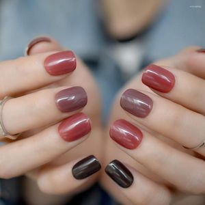 Falska naglar blandar färg korta tips röd brun svart fullt omslag konstgjorda uv falsk nagel för hemmakontor faux ongles