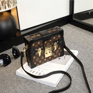 Box Shape Bag Lock Buckle One Shoulder Messenger Design Fashion Small Square Bags Retro Vintage British Style Female Mini Purse262a