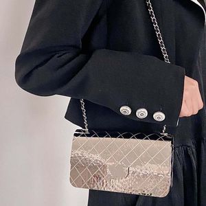 Moda çanta tasarımcısı omuz çanta sanat eseri messenger cüzdanlar kadın çanta cüzdanı düz yan çanta kadınlar için altın metal çanta ışıltılı parıltı şık çok yönlü