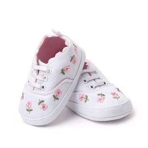 Sapatos para bebês meninas primeiros caminhantes branco rosa floral bordado sola macia pré-caminhante para caminhada infantil sapatos casuais infantis