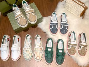 Designer Tennis 1977 Sneakers Low Canvas Shoes M￤n Kvinnor Casual sko gummi Sole White Beige Green Blue Outdoor Shoe