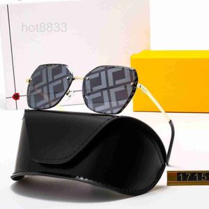 Óculos de sol Designer Carta de filme colorida gradual reflexivo redondo personalidade de face solar suma grande quadro de óculos de sol resistentes a UV Tide B1wx