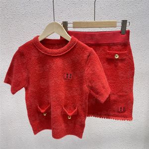 Красное платье буквы вязаные топы для женщин для женщин дизайнерские модные дамы короткие юбки вязаные свитера футболки
