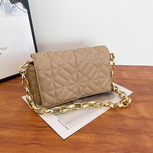 Ünlü çanta Rafia dokuma çanta mini omuz çantaları cham flep büyük boyutlu manyetik toka çanta crossbody bayanlar yaz saman çanta a61