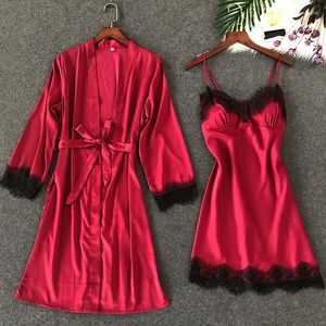 Damen Nachtwäsche Rot Sexy Rayon Frauen 2PCS RobeNighty Set Spitze Blume BH Staghetti Strap Rückenfreies Nachtkleid mit Gürtel Home Wear