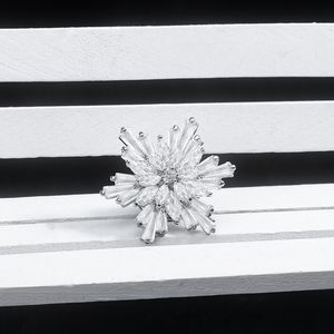 Fashion Cubic Zirconia Brooches Snowflake Collar Brooch Pin for Women Wedding Jewelry Luxury Clothing Accessories Gift