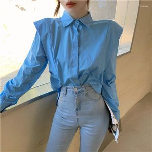 Kvinnors blusar original designtröjor kvinnor 2022 långärmad axel ruffles blus knapp upp bomullskorea korea chic överdimensionerad knäppt