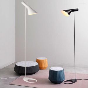 Floor Lamps Modern Designer Arne Jacobsen Corner Lamp E27 LED Black White Lights For Living Room Nordic Metal Standing