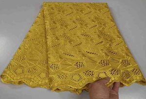 Tkanina piękna złota afrykańska szwajcarska bawełniana bawełniana koronkowa ręcznie robiona 5 jardów Nigerian Voile Lace Fabric do sukienki ślubnej szycie J2209092448005