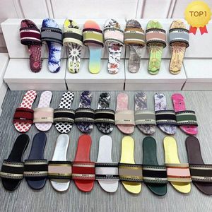 2023 Paris Embroidered Dazzle Designer Slippers Womens Sandals Summer Beach Stripes Casual Flat Slippers Sliders women ladies flip flops Embroidery letters