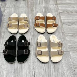 2022 Designer Womens Men ull tofflor Lady Luxury äkta läder koppar hårdvara spänne päls fluffy pälssandaler flip flop dubbel spänne tillbaka tom bomullsoplare