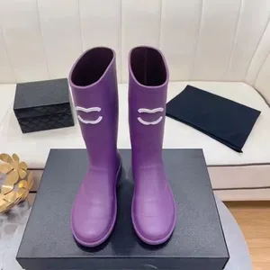 Top Chanells Boots Brand Designer Square Toe Frauen Regenstiefel Dicke Ferse Dicke einzige Knöchelstiefel Frauengummi gut sind hochwertige Booties über dem Kniestiefel 929