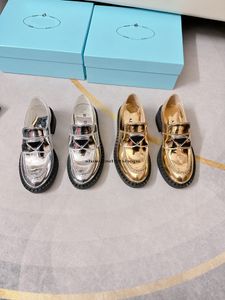 Designer Lyx Loafer Stövletter Damchoklad Borstad Läder Skor Loafers Boulders Triangel logo Guld Skor Silver Skor Öka Platform sneakers 35-39