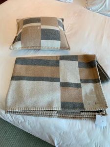 NEW Color Chrismas Gift H Gray Blankets And Cushions Big Size 135&170cm TOP Quailty Letter Blankets GIRL 90%WOOL 10% cashmere Home Sofa Blanket
