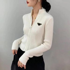 Design Women Knits Sweaters Tees Womens Topps Cardigan med dragkedjor Kort stil Slim Jumpers Winter Autumn Spring Clothing